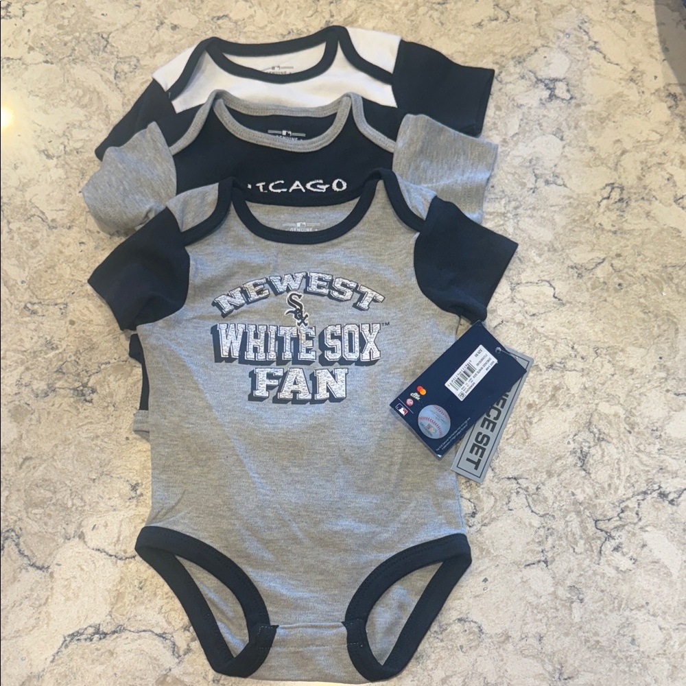 Chicago White Sox Infant three -Piece Set 3-6 Mo- Gray/Navy